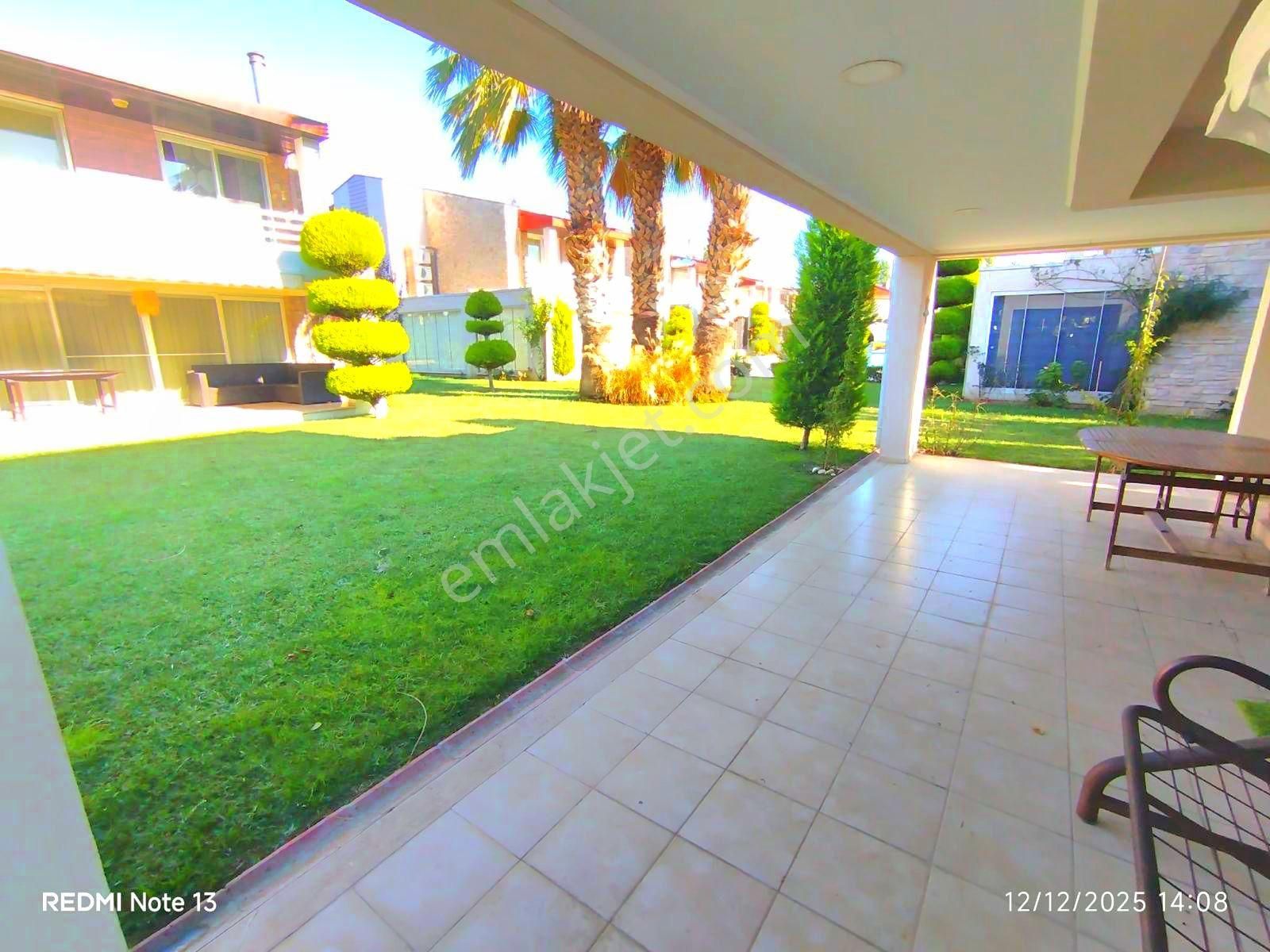 Plaja Yakın Havuzlu Sitede Tek Müstakil Villa - Görsel 34