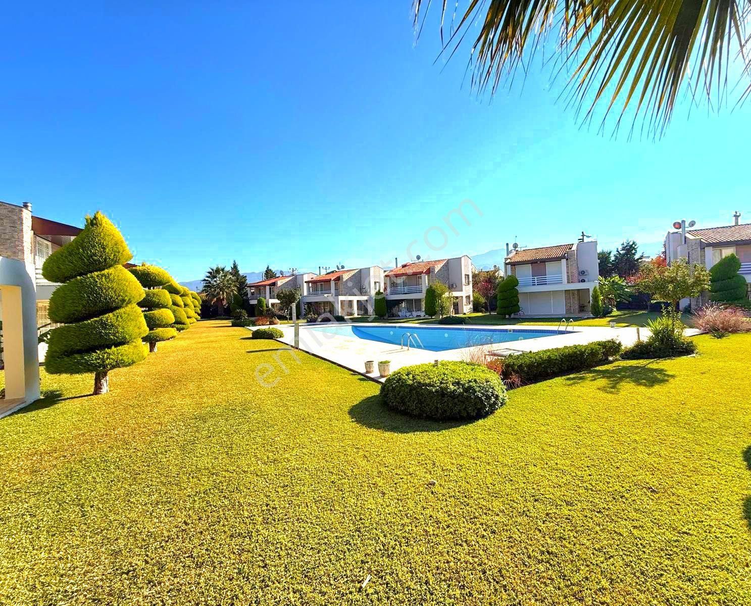 Plaja Yakın Havuzlu Sitede Tek Müstakil Villa - Görsel 6