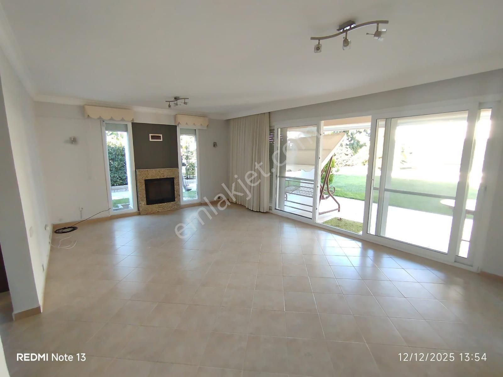 Plaja Yakın Havuzlu Sitede Tek Müstakil Villa - Görsel 21