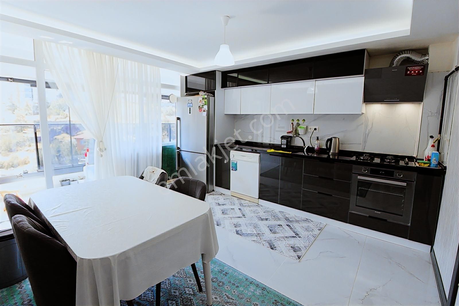 Pamuklar'da Cadde Üzeri 7.katta Ebeveyn Banyolu 3+1lüks Yapılı - Görsel 12