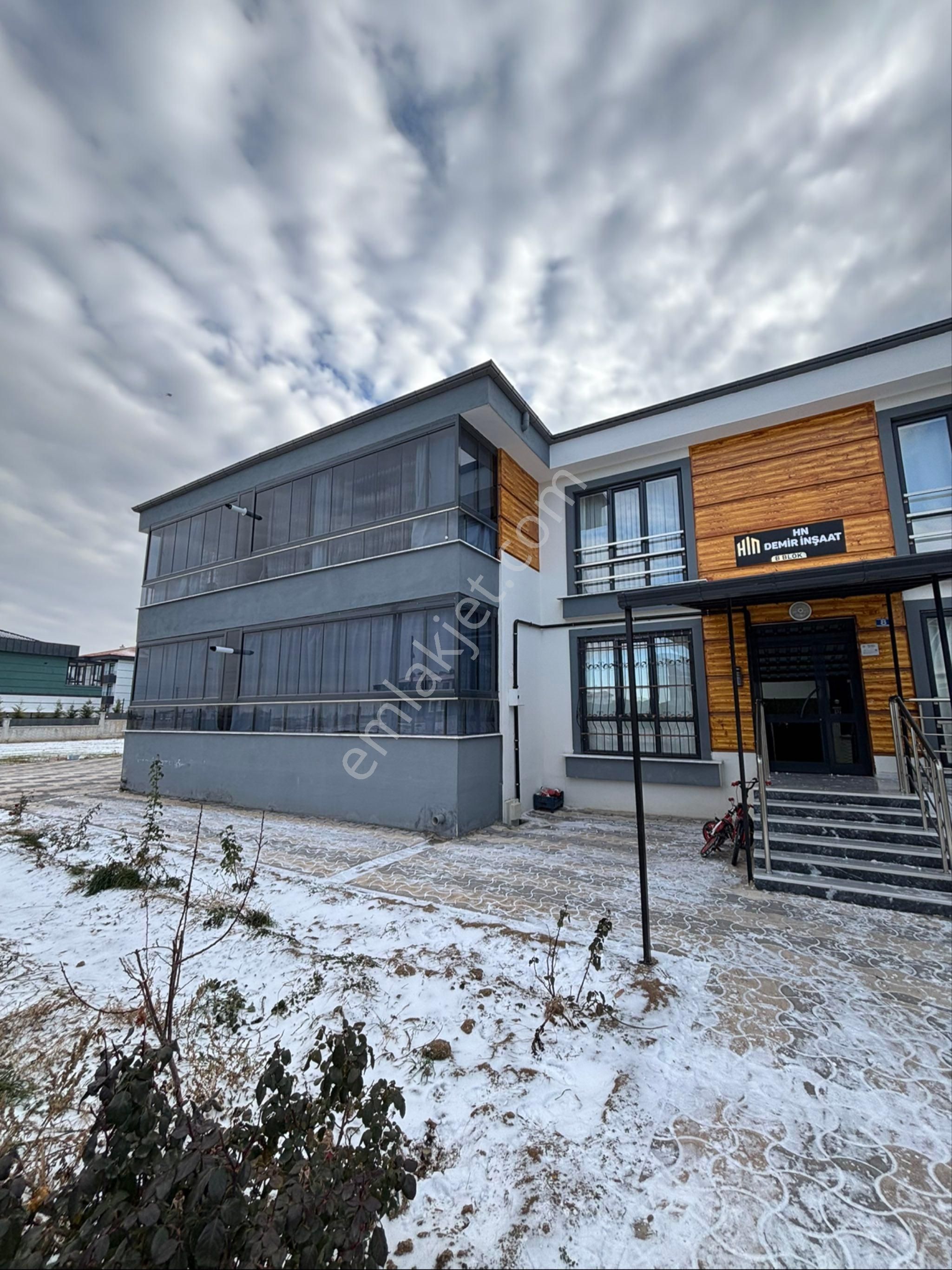 İstiklal Mah 2 Kat 3+1 Satılık Daire