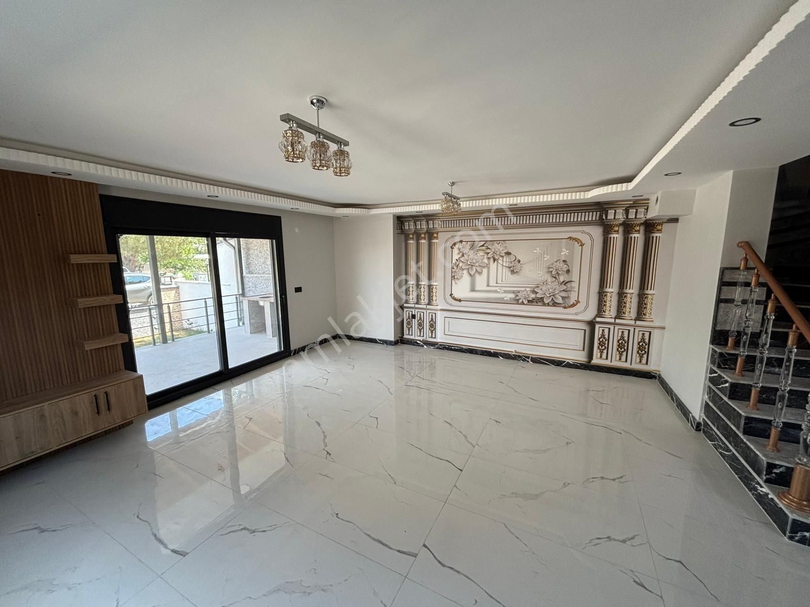 Ayvalık Altınovada Denize Yürüme Mesafesinde 3+1 Villa - Görsel 4