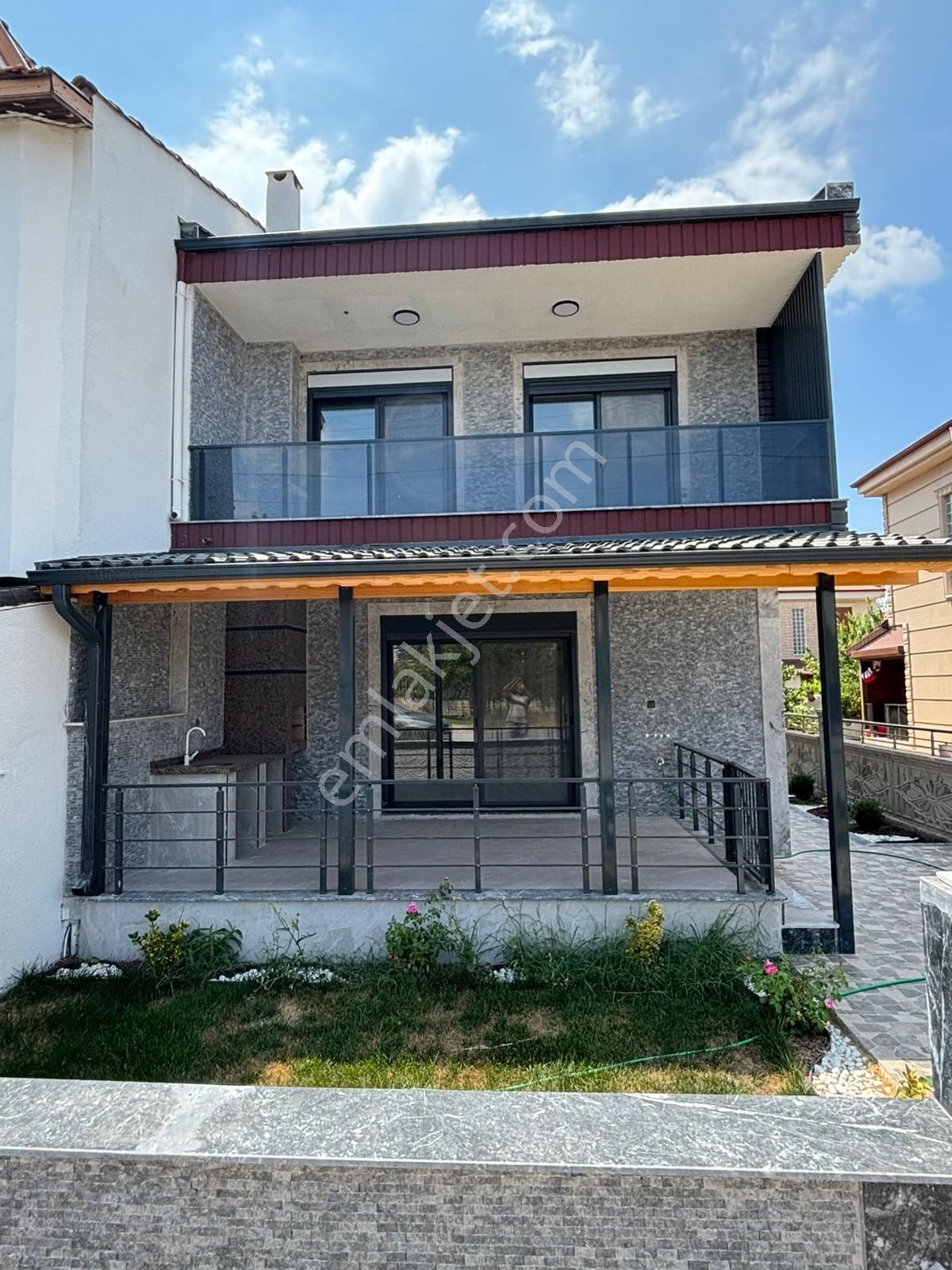 Ayvalık Altınovada Denize Yürüme Mesafesinde 3+1 Villa