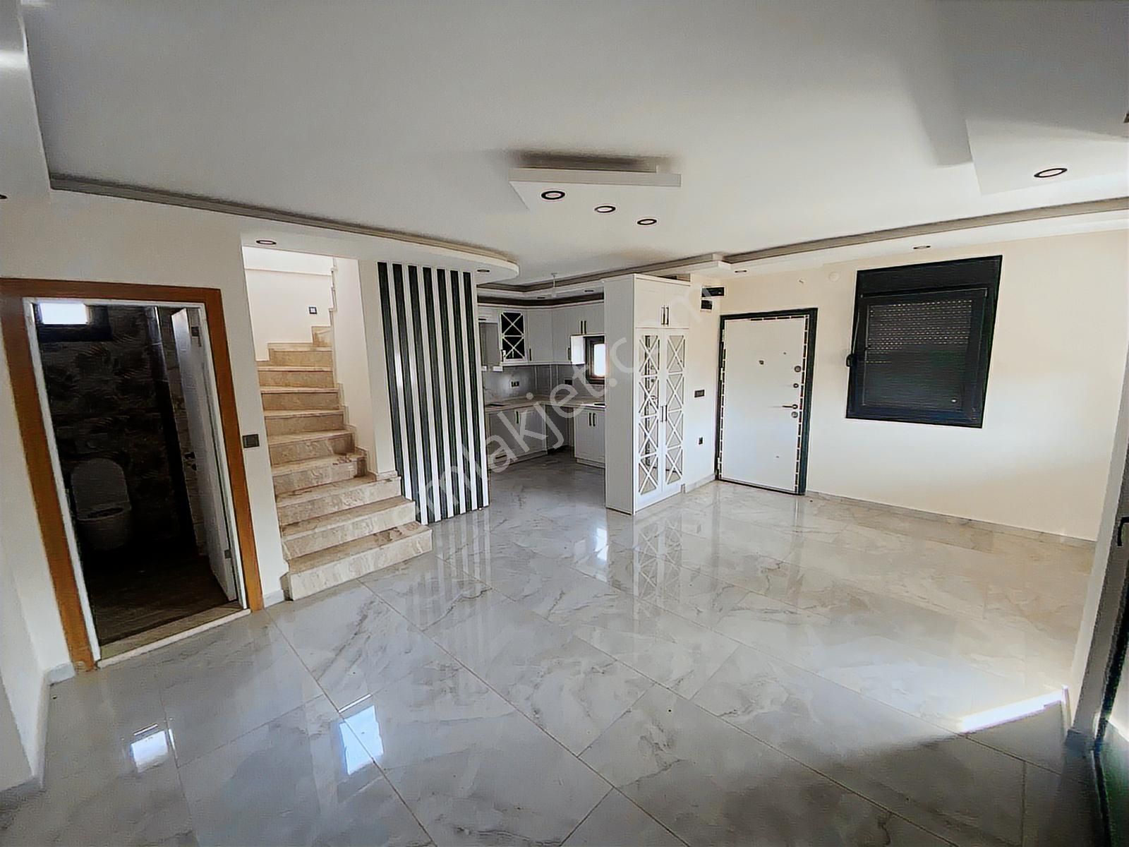 Rw Nefes'ten Altınova'da Plaja 150 Metre Mesafede 3+1 Köşe Villa - Görsel 16