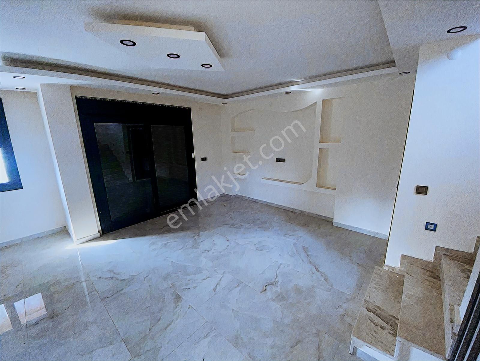 Rw Nefes'ten Altınova'da Plaja 150 Metre Mesafede 3+1 Köşe Villa - Görsel 17