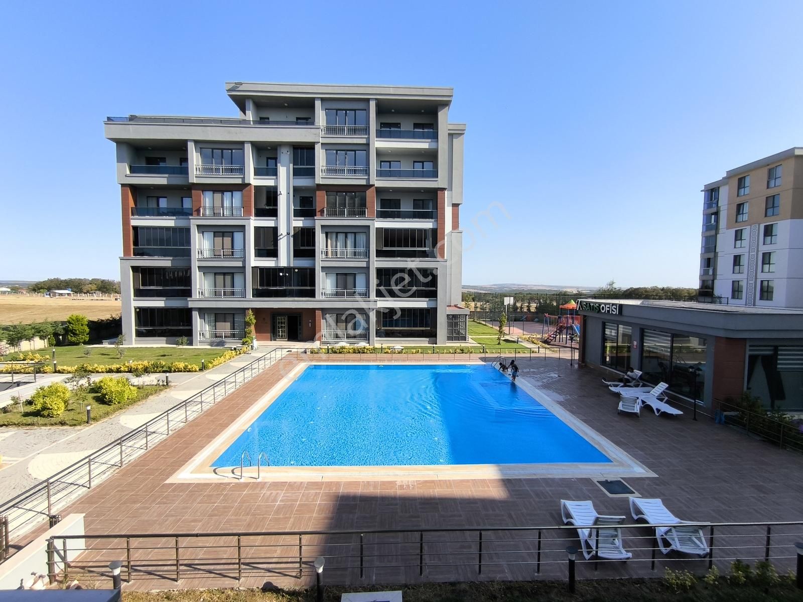 Fa Özbir'den Cumhuriyette 7/24 Güvenlikli Sitede Lüx 3+1daire