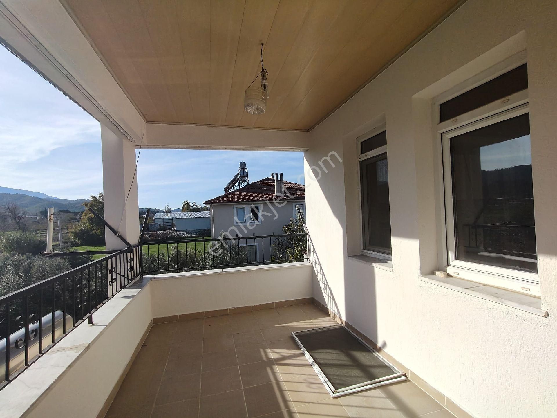 Seydikemer Sahil Zorlarda Yarı Müstakil Geniş Kiralık Daire - Görsel 6