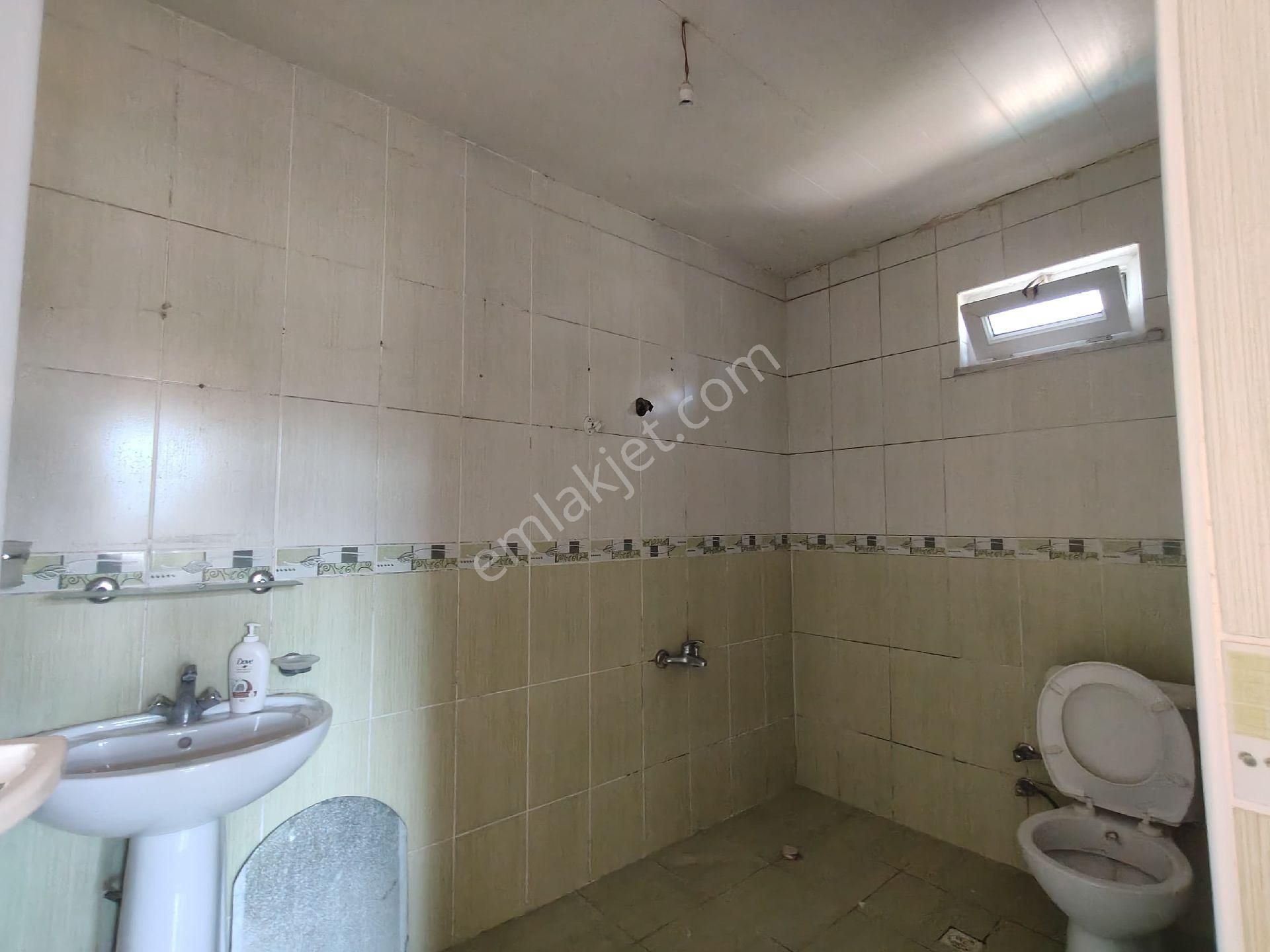 Seydikemer Sahil Zorlarda Yarı Müstakil Geniş Kiralık Daire - Görsel 8