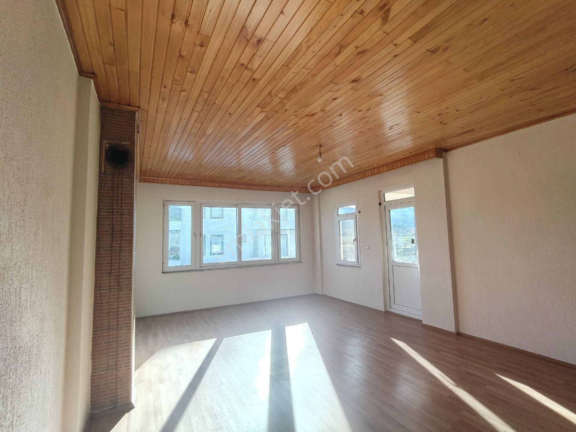 Seydikemer Sahil Zorlarda Yarı Müstakil Geniş Kiralık Daire - Görsel 14