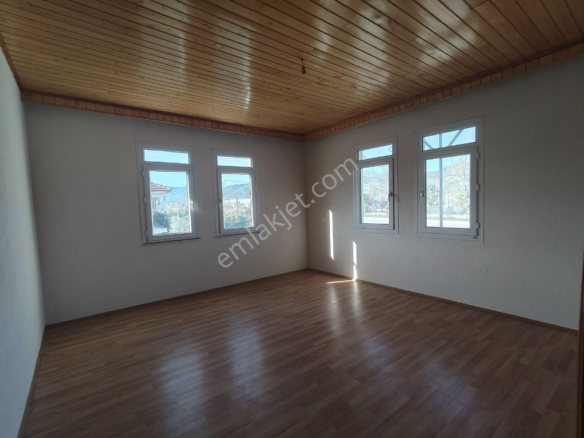 Seydikemer Sahil Zorlarda Yarı Müstakil Geniş Kiralık Daire - Görsel 7