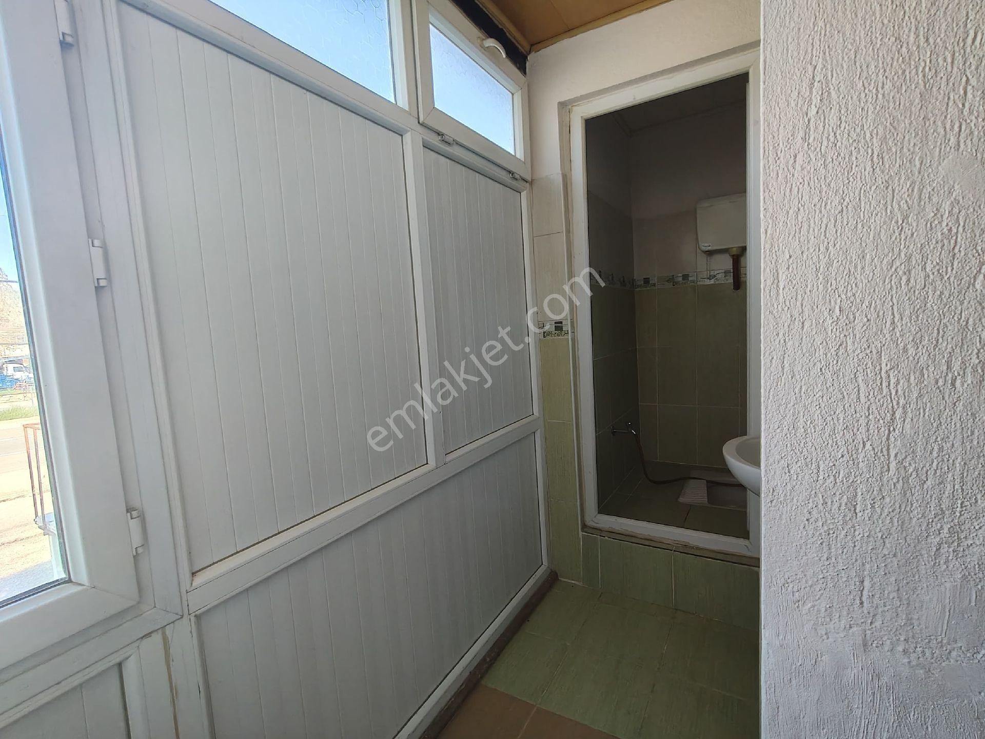 Seydikemer Sahil Zorlarda Yarı Müstakil Geniş Kiralık Daire - Görsel 27