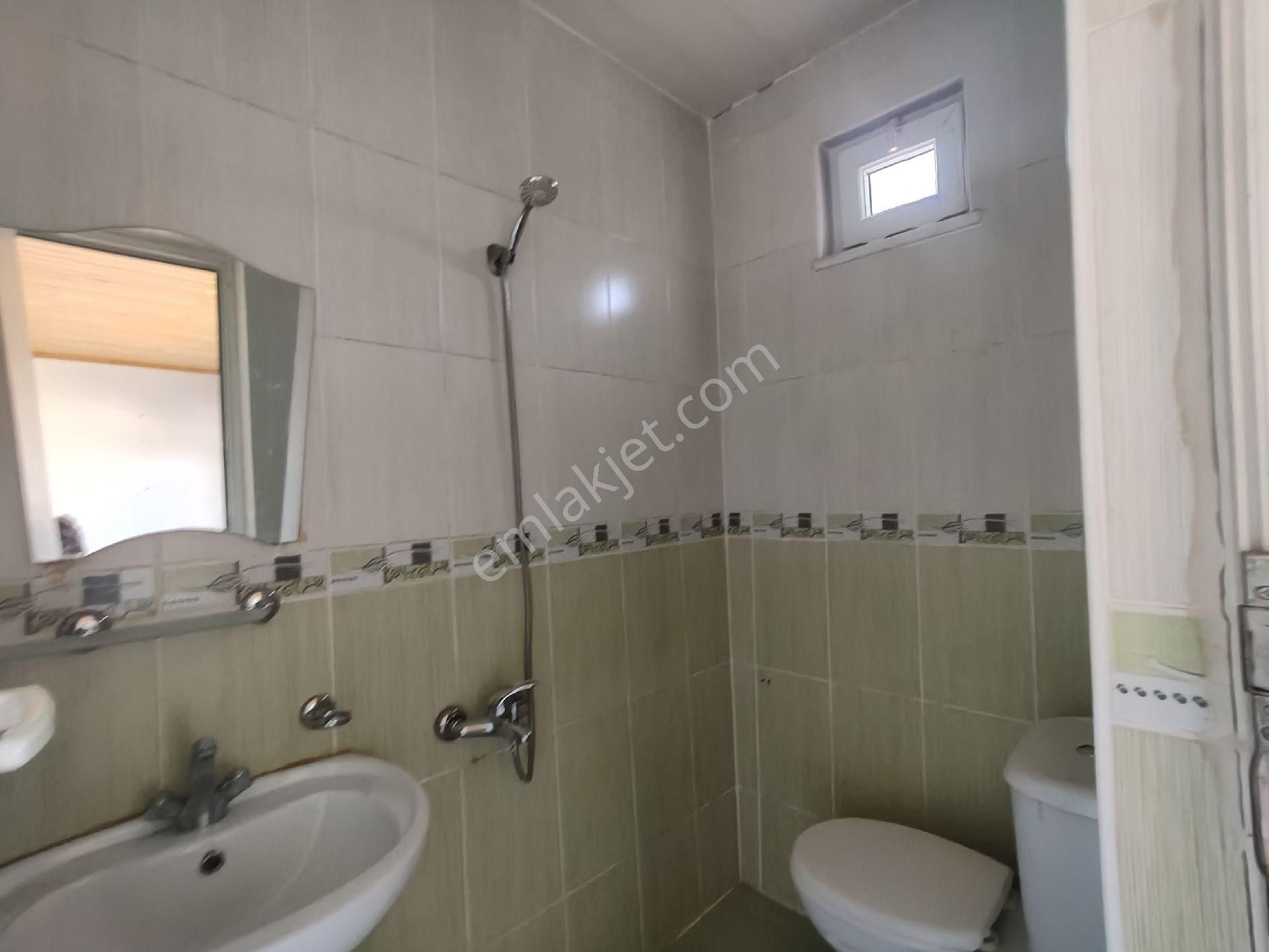 Seydikemer Sahil Zorlarda Yarı Müstakil Geniş Kiralık Daire - Görsel 4