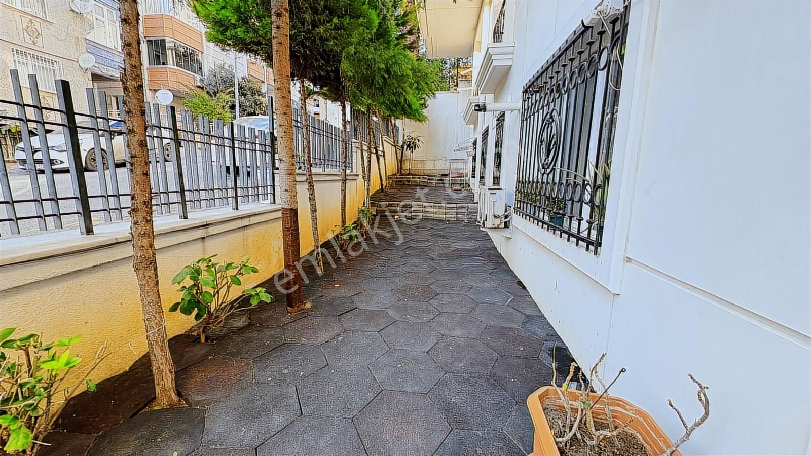 Küçükçekmece Cumhuriyet Mahallesinde 2+1 Giriş Kat Satılık Daire - Görsel 12