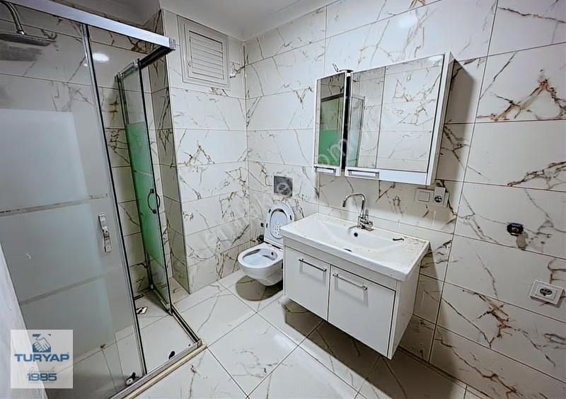 Kadıköy'de Site İçerisinde 3+1 Ebeveyn Banyolu Satılık Daire - Görsel 3
