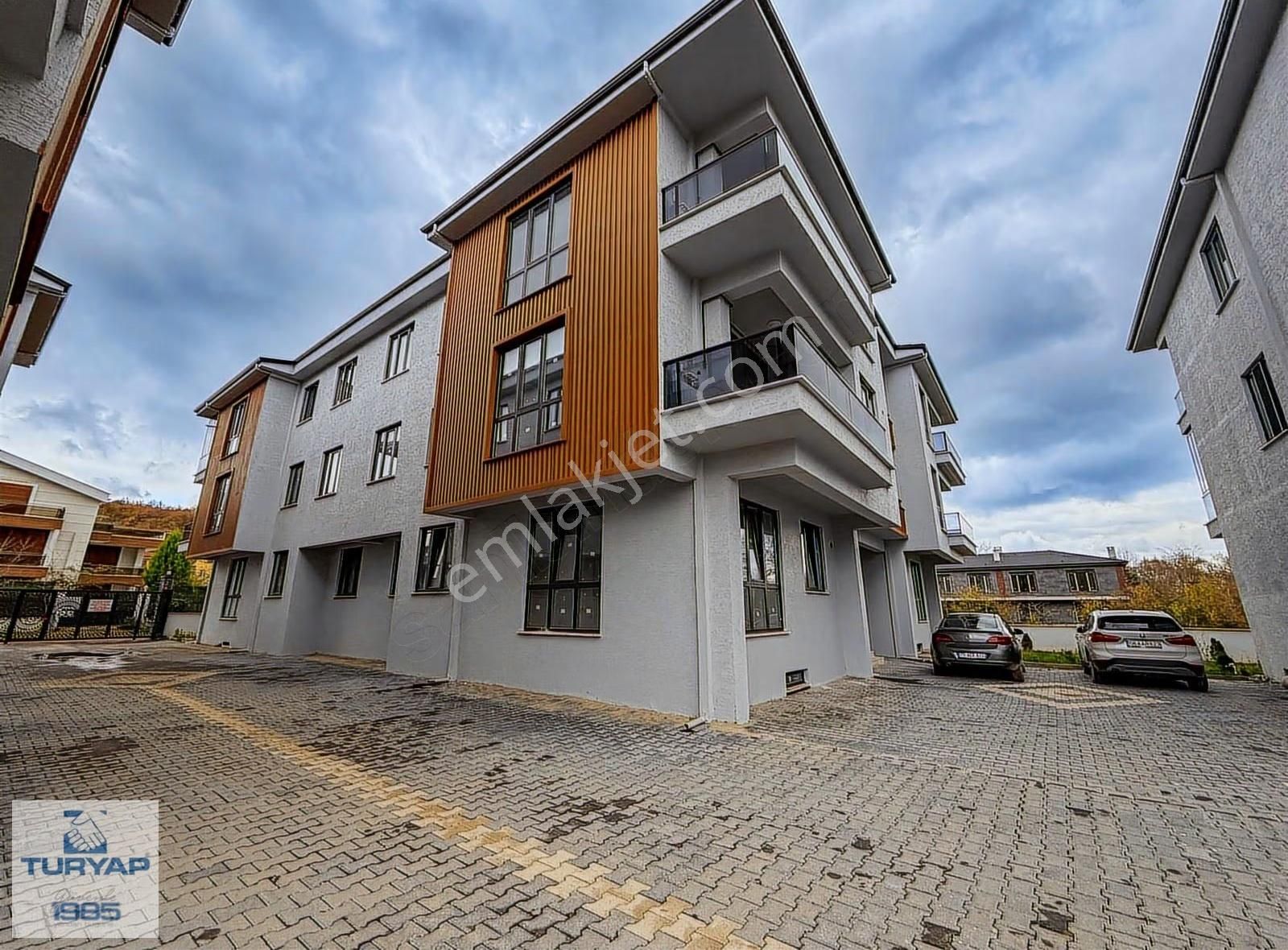 Kadıköy'de Site İçerisinde 3+1 Ebeveyn Banyolu Satılık Daire