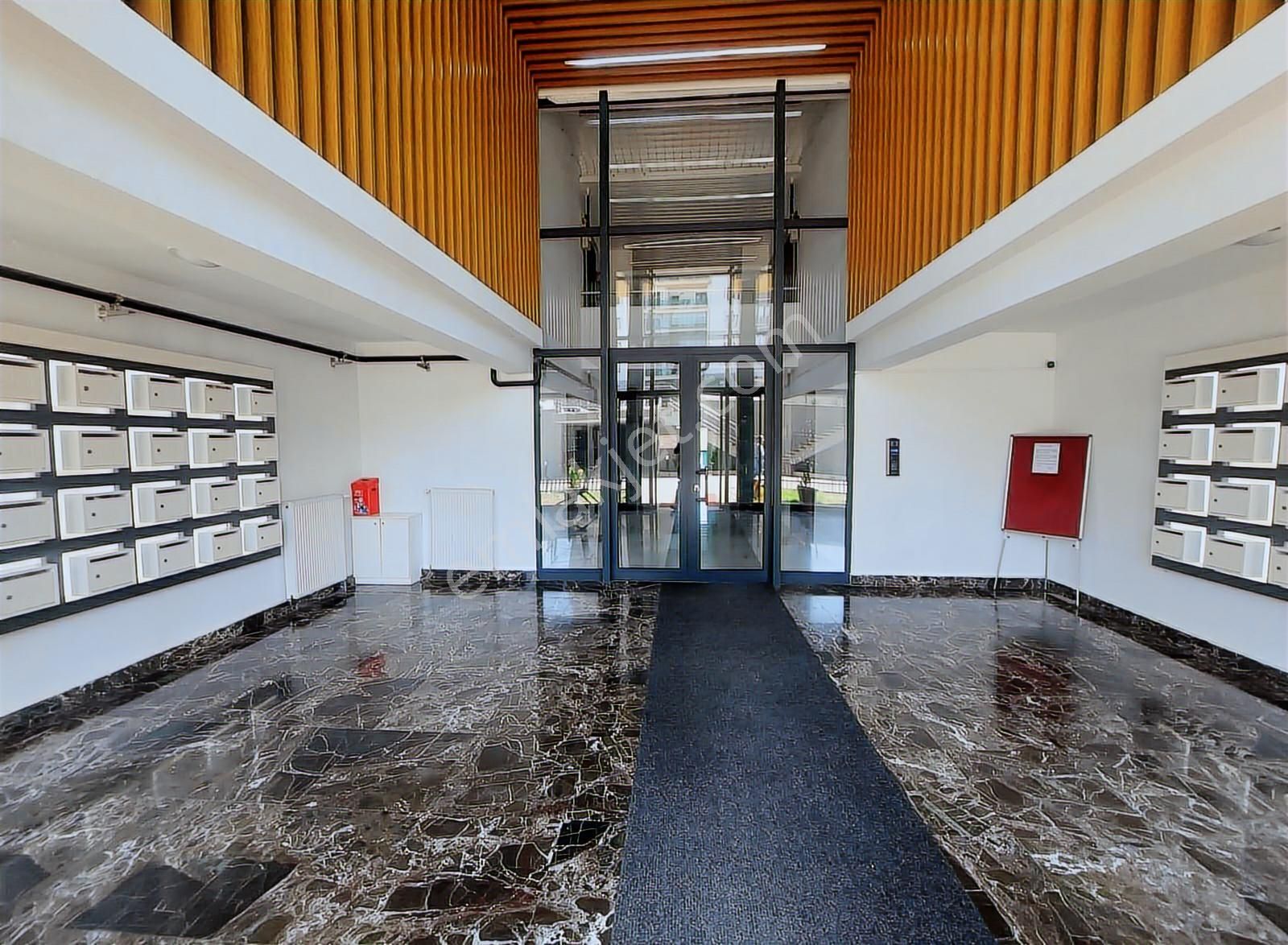 Remlaktan Zümrütevlerde Kiralık 3+1