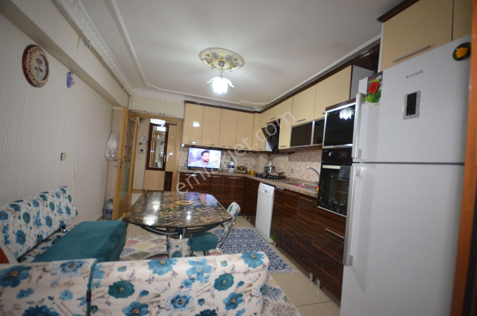Kalecik Emlak'tan Merkezi Konumda E.banyolu 4+1 175m² Daire