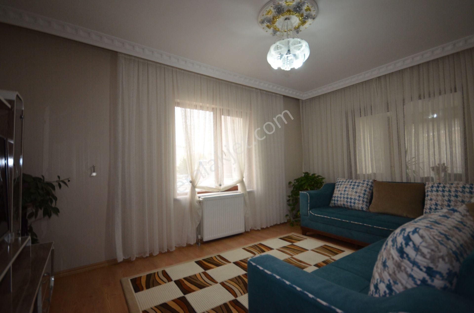 Kalecik Emlak'tan Merkezi Konumda E.banyolu 4+1 175m² Daire - Görsel 5