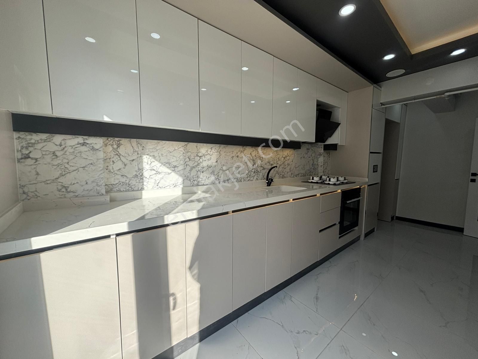 Koza Emlak'tan Plevne Mahallesin'de Katta Lüx Yapılı 3+1 Daire - Görsel 5