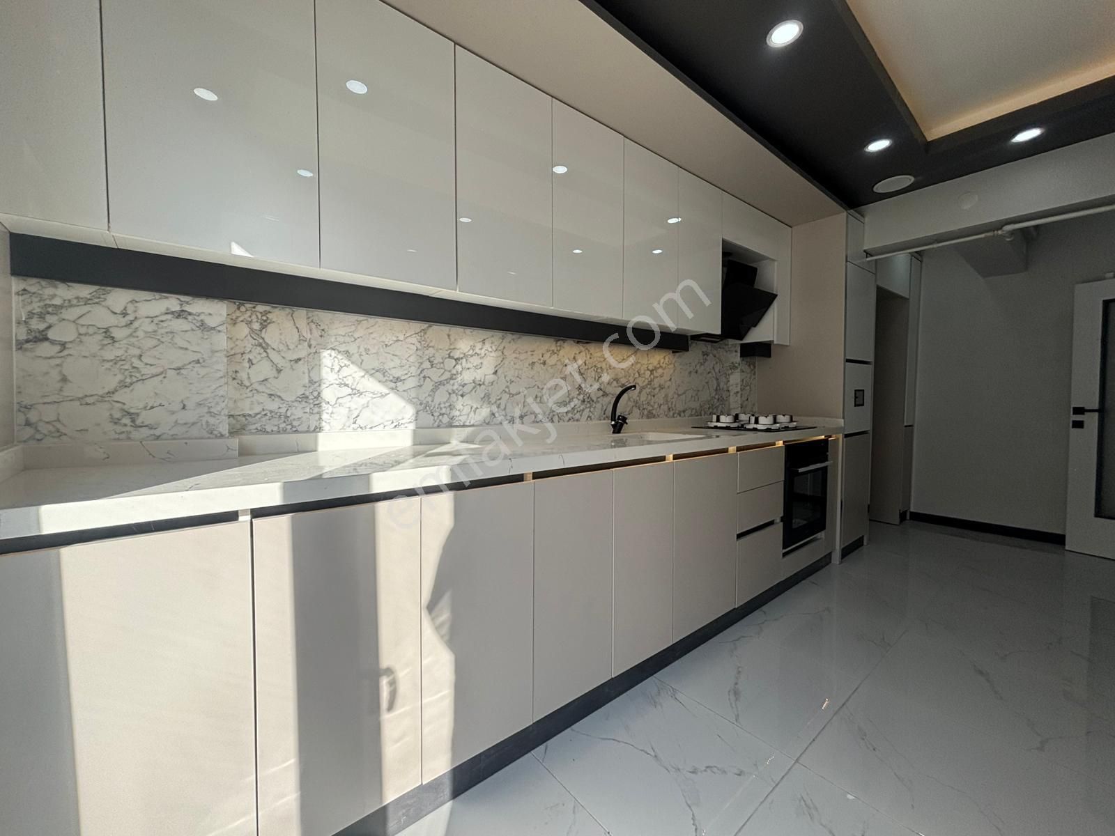 Koza Emlak'tan Plevne Mahallesin'de Katta Lüx Yapılı 3+1 Daire - Görsel 7