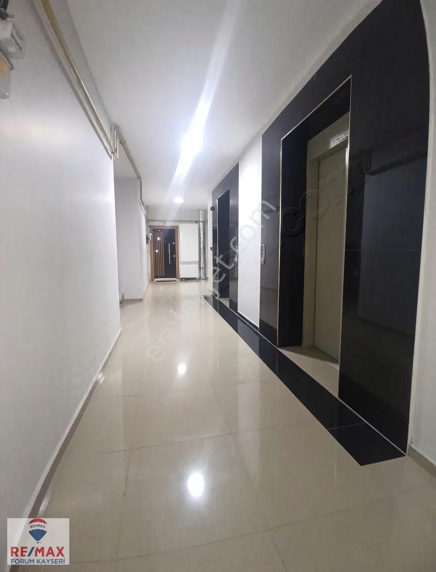 Uğur Evlerde Geniş Çift Banyo Arakat Satılık Geniş 3+1 Daire - Görsel 5