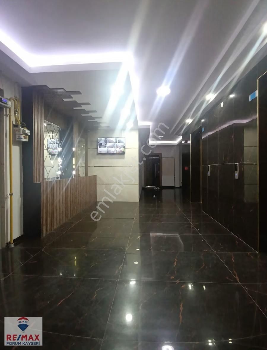 Uğur Evlerde Geniş Çift Banyo Arakat Satılık Geniş 3+1 Daire - Görsel 24