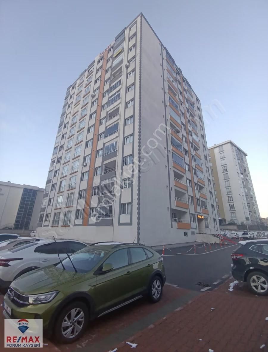 Uğur Evlerde Geniş Çift Banyo Arakat Satılık Geniş 3+1 Daire - Görsel 8