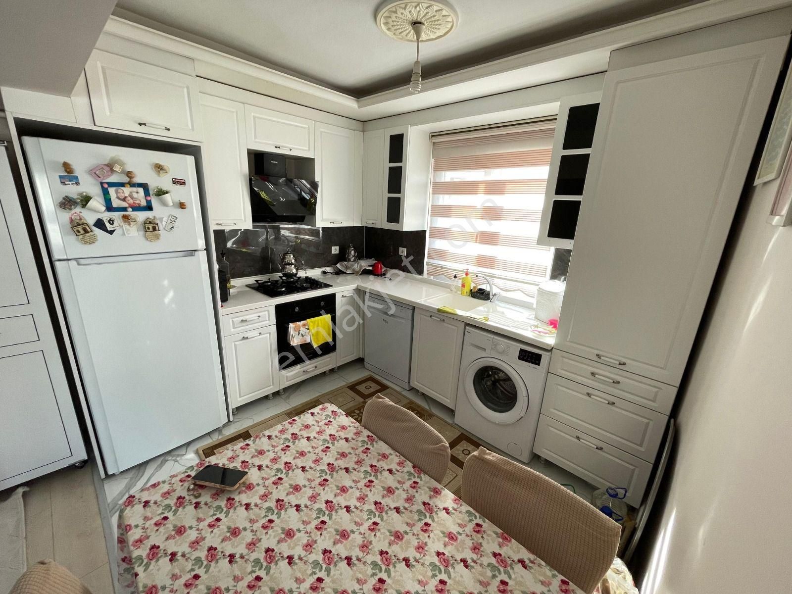 Koza Emlak'tan Akşemsettin Mahalesinde Ara Katta Amerikan Mutfaklı Lüxx Yapılı 3+1 Bağımsız Daire