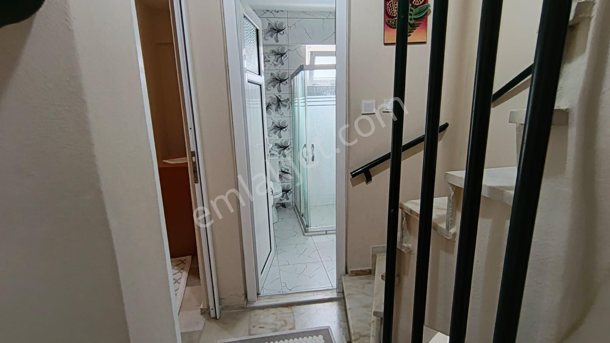 Kuşadası Karaovada Havuzlu Sitede Müstakil Bahçeli Fırsat 5+1 Tripleks Villa - Görsel 24