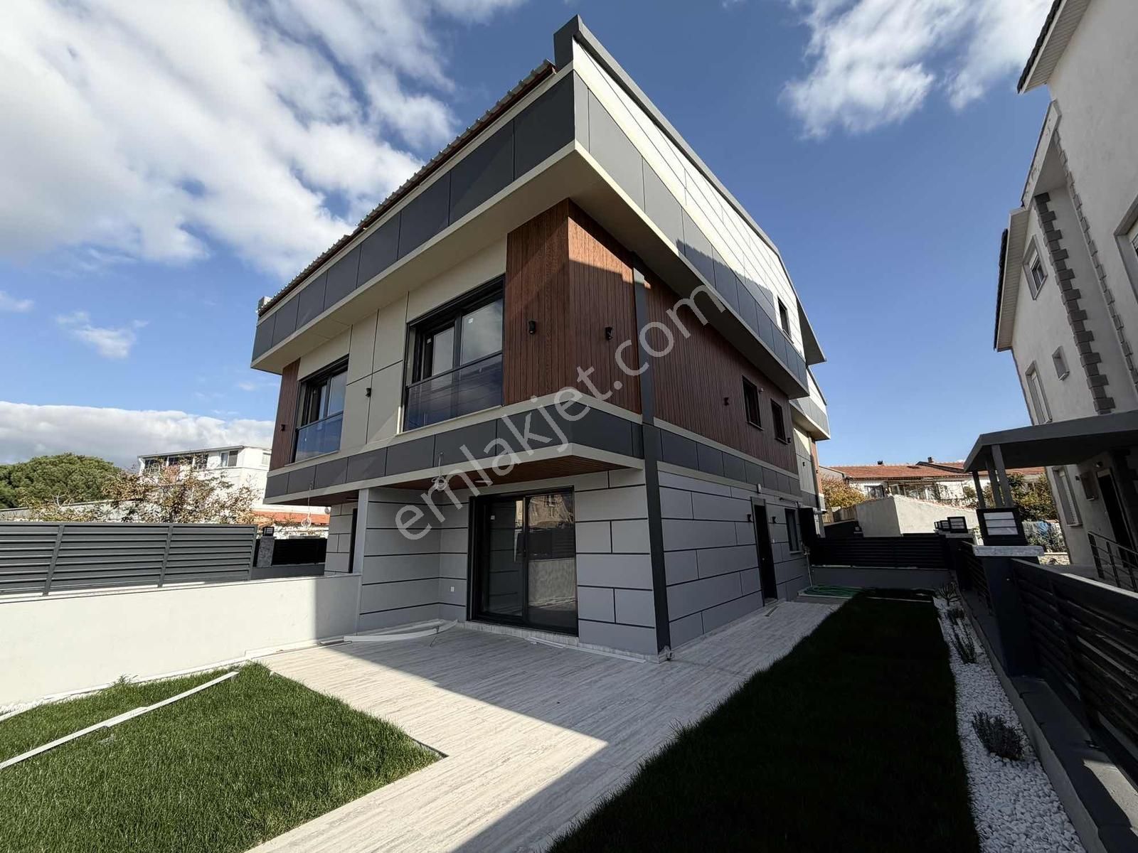 Yenişakran Sayfiye Mahallesinde Satılık 3+1 Ultra Lüx Villa