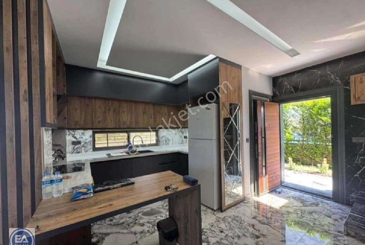 Kuşadası Davutlar'da Acil Satılık Özel Havuzlu Tek Müstakil - Görsel 8