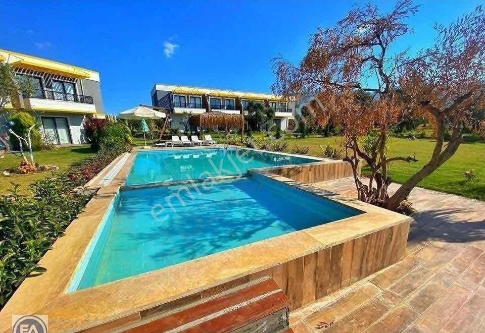 Kuşadası Davutlar Site İçi Havuzlu 2+1 Geniş Villa