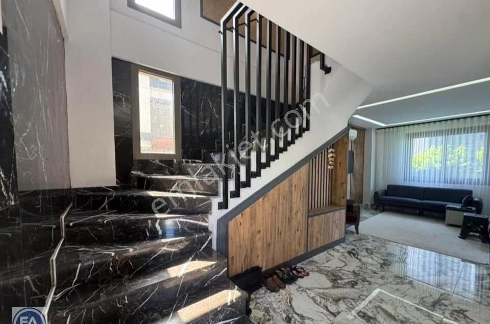 Kuşadası Davutlar'da Acil Satılık Tek Müstakil Özel Havuzlu - Görsel 9