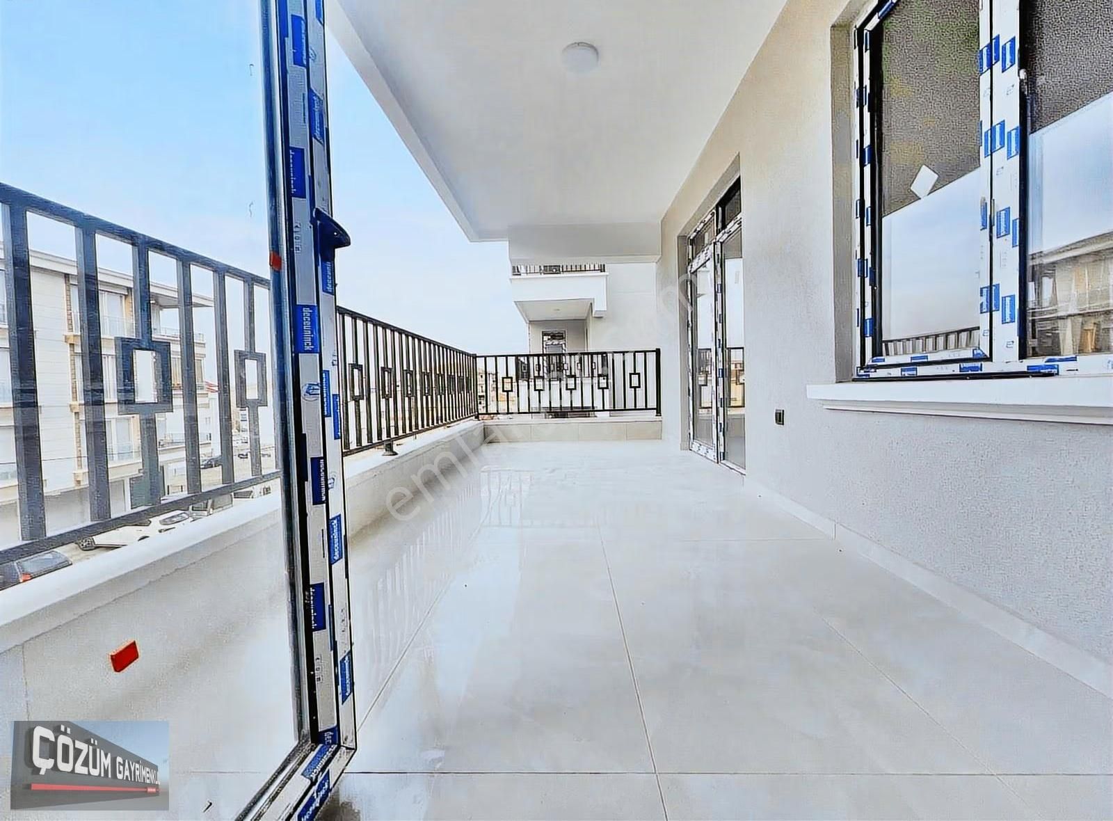 Site İçinde-sıfır-teras Balkonlu-orta Kat-çift Banyo Güney Cephe - Görsel 25