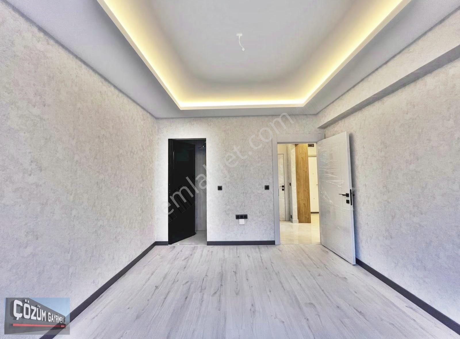 Site İçinde-sıfır-teras Balkonlu-orta Kat-çift Banyo Güney Cephe - Görsel 32