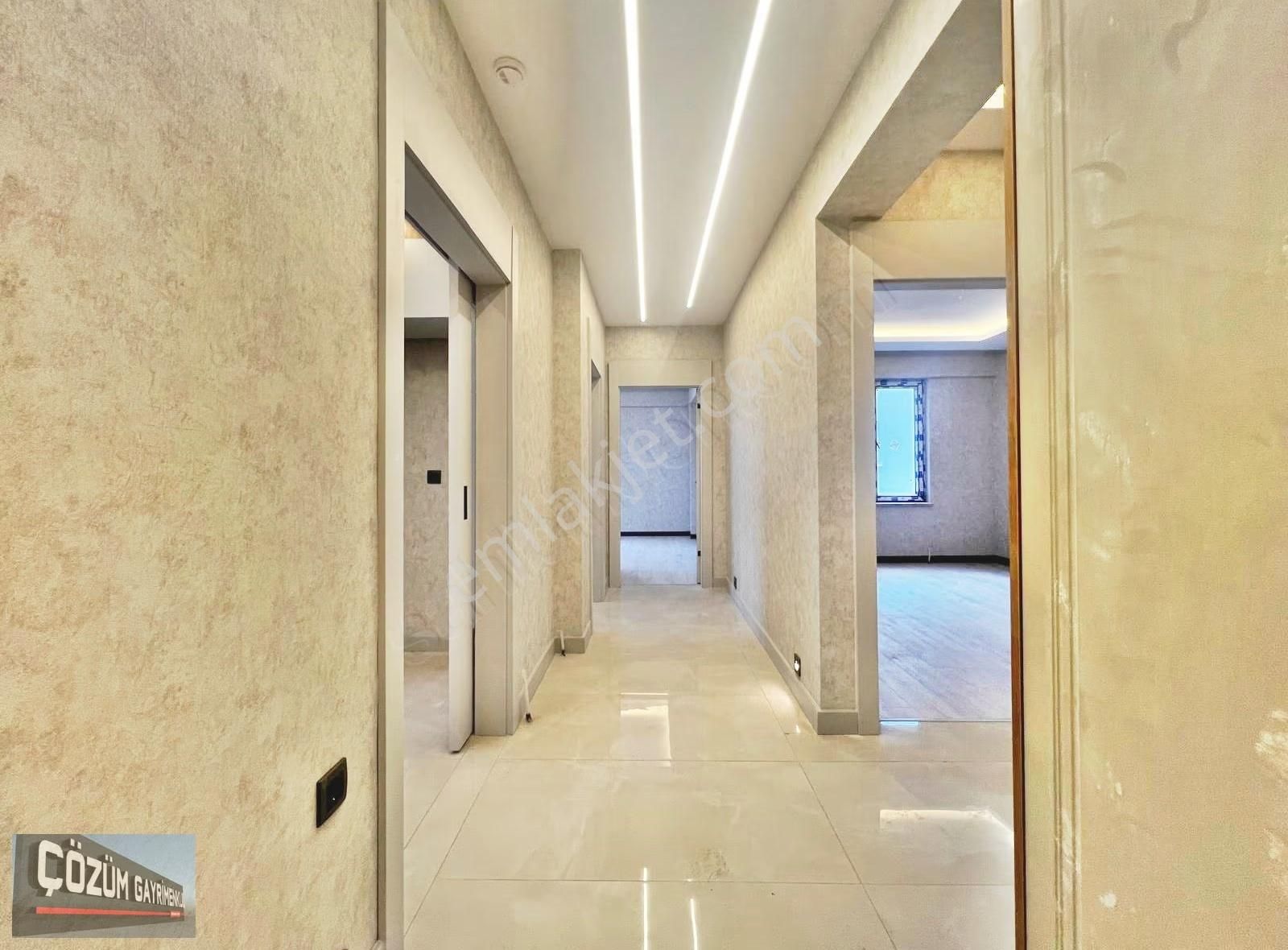 Site İçinde-sıfır-teras Balkonlu-orta Kat-çift Banyo Güney Cephe - Görsel 33