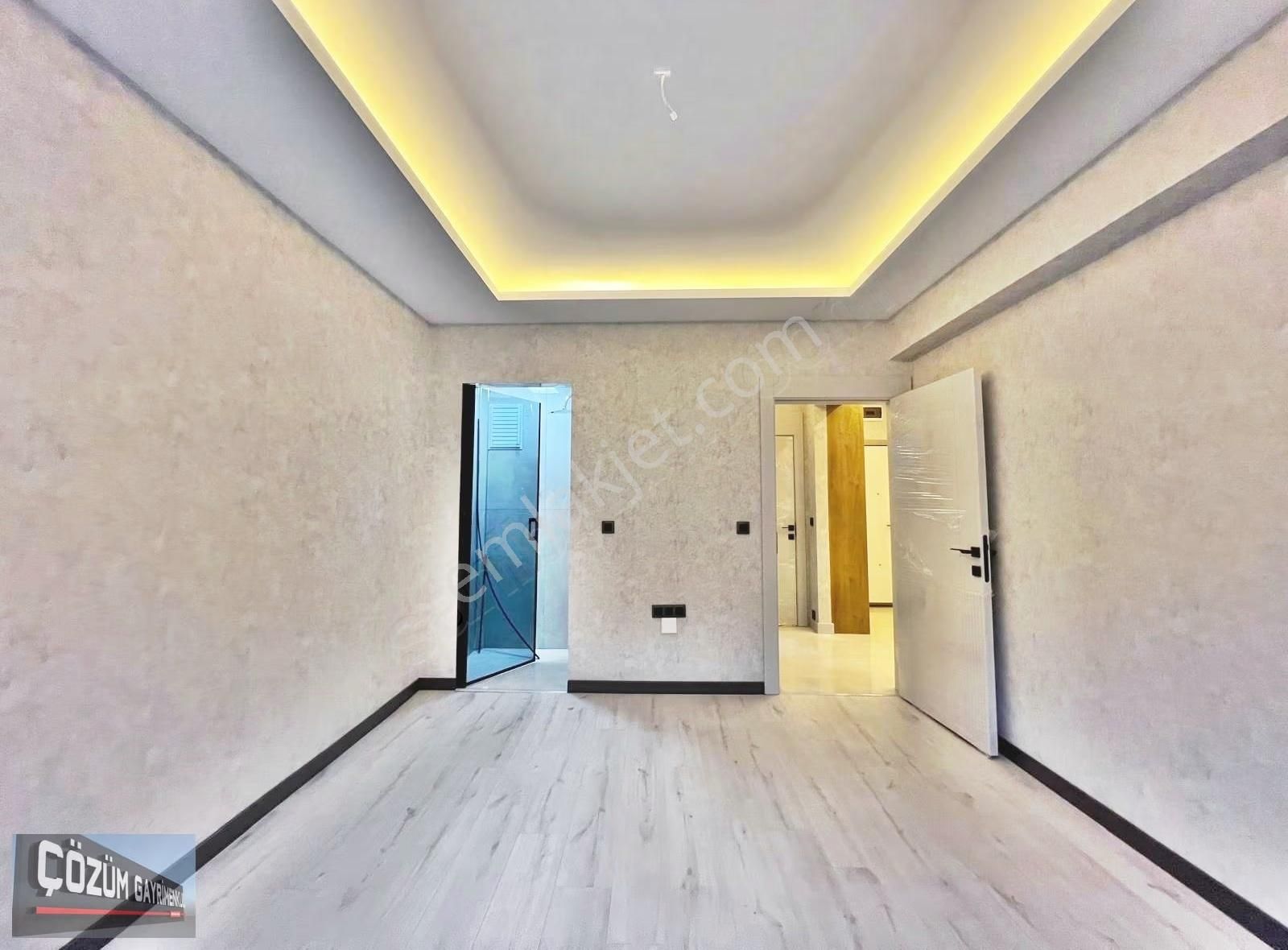 Site İçinde-sıfır-teras Balkonlu-orta Kat-çift Banyo Güney Cephe - Görsel 11