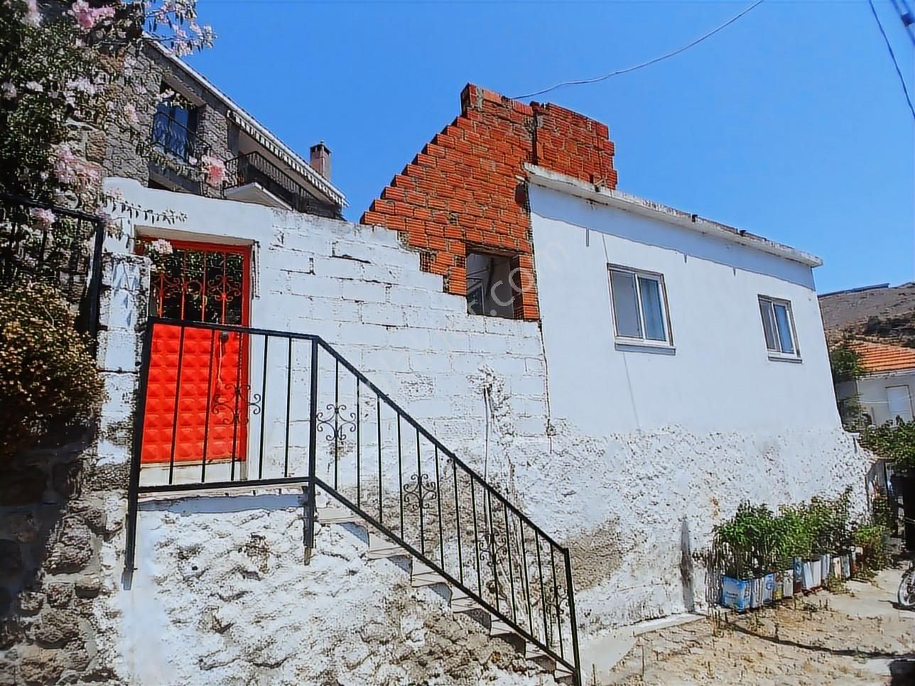 Eu Gayrimenkul'den Babakale Limanda Deniz Manzaralı Köy Evi - Görsel 2