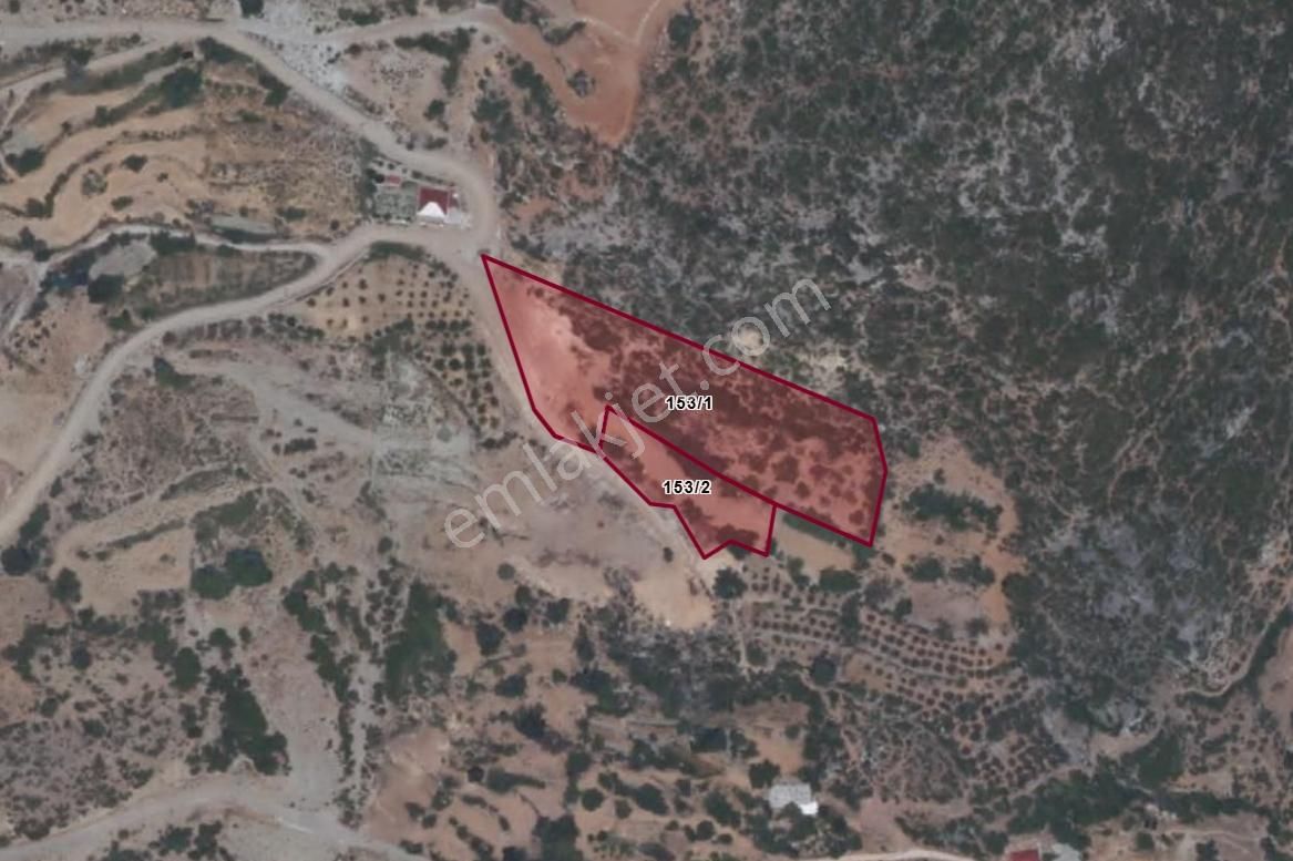 Karatepe Köy İçinde Ev Yapımına Uygun 5.476 Mt² Satılık Tarla