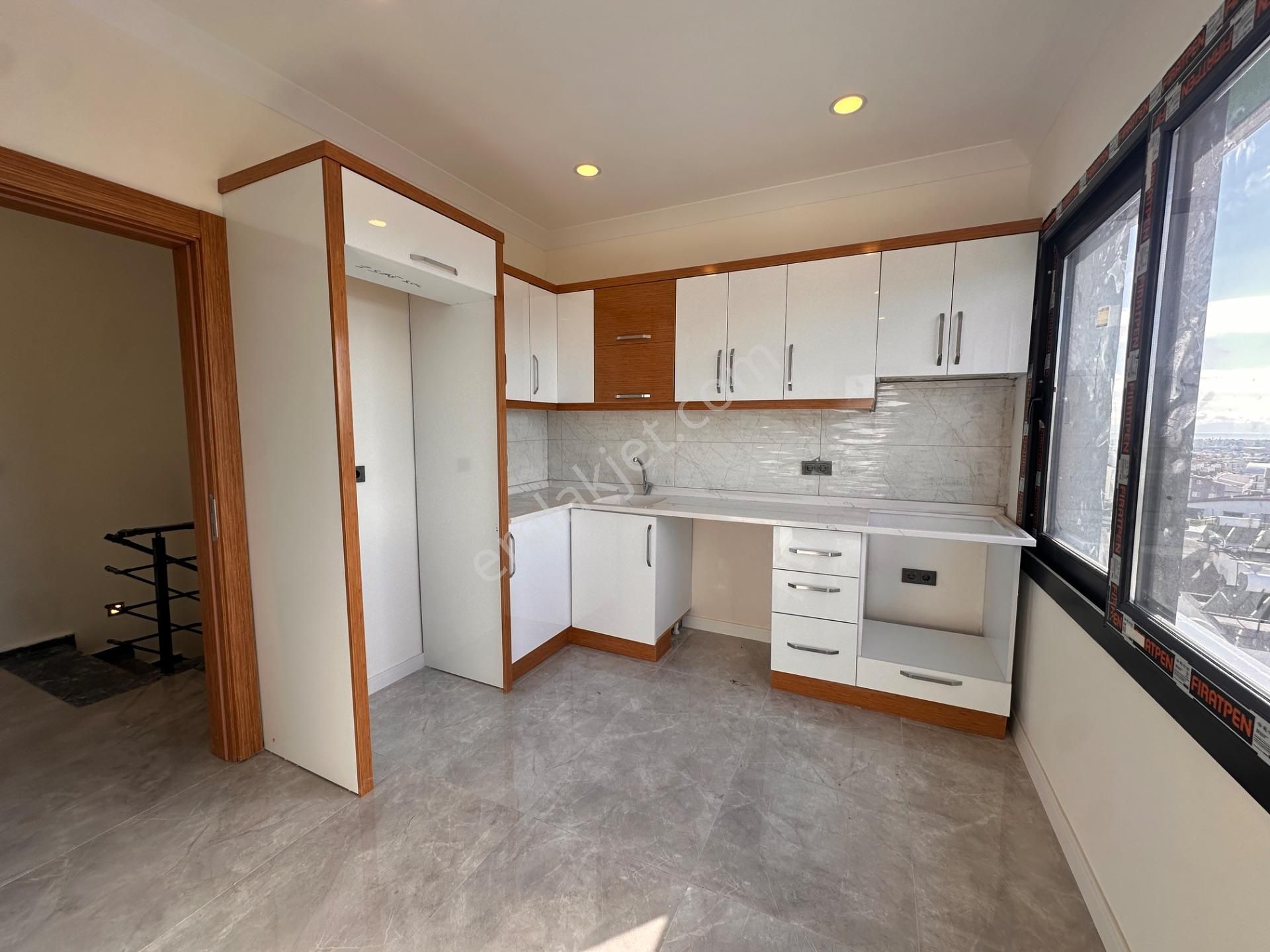 Didim Efeler'de Havuzlu Sitede 3+1 Dubleks Daire