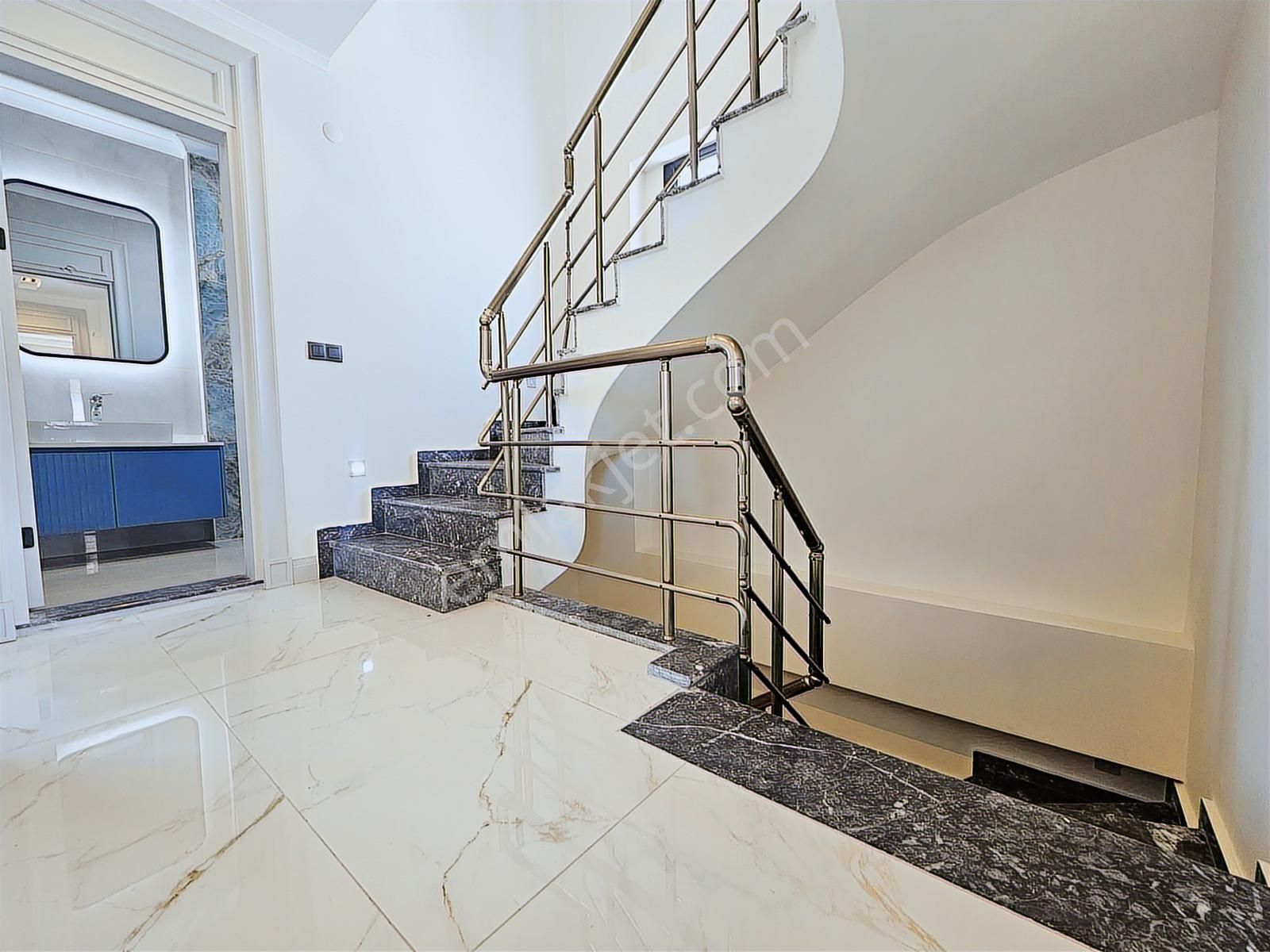 Eu Gayrimenkulden Deniz Manzaralı Geniş 5+1 Villa - Görsel 4