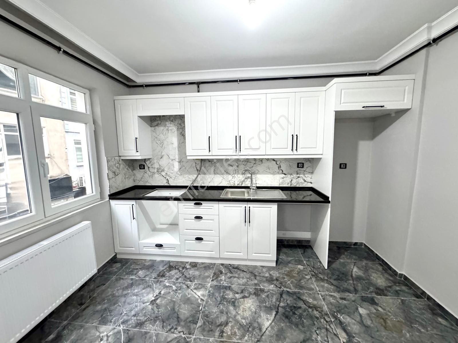 Lider Gayrimenkul’den İlkadım 19 Mayıs Mh. 3+1 1. Kat Dış Cepheli Doğalgazlı İçi Full Yapılı Daire - Görsel 3