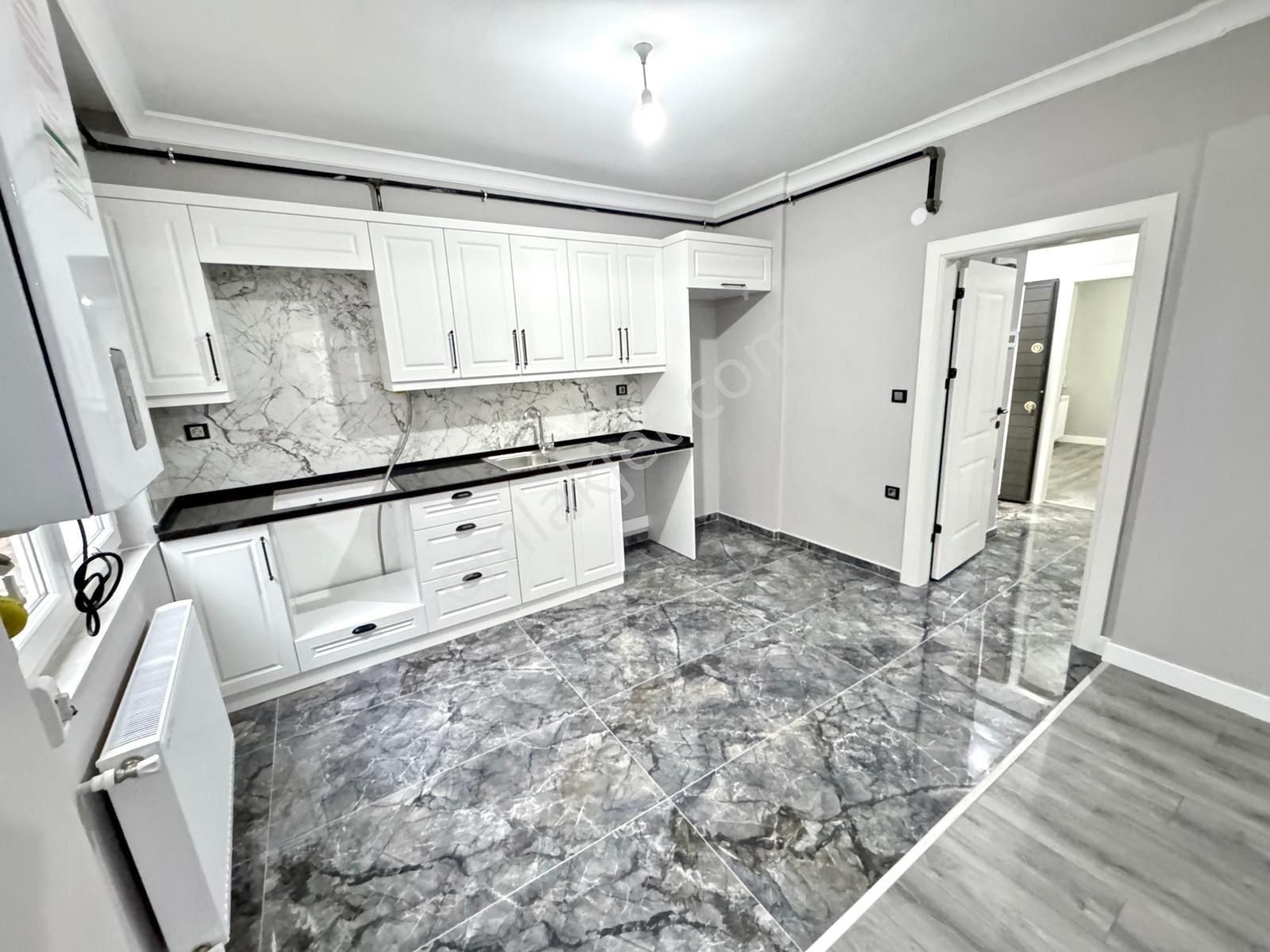 Lider Gayrimenkul’den İlkadım 19 Mayıs Mh. 3+1 1. Kat Dış Cepheli Doğalgazlı İçi Full Yapılı Daire - Görsel 2