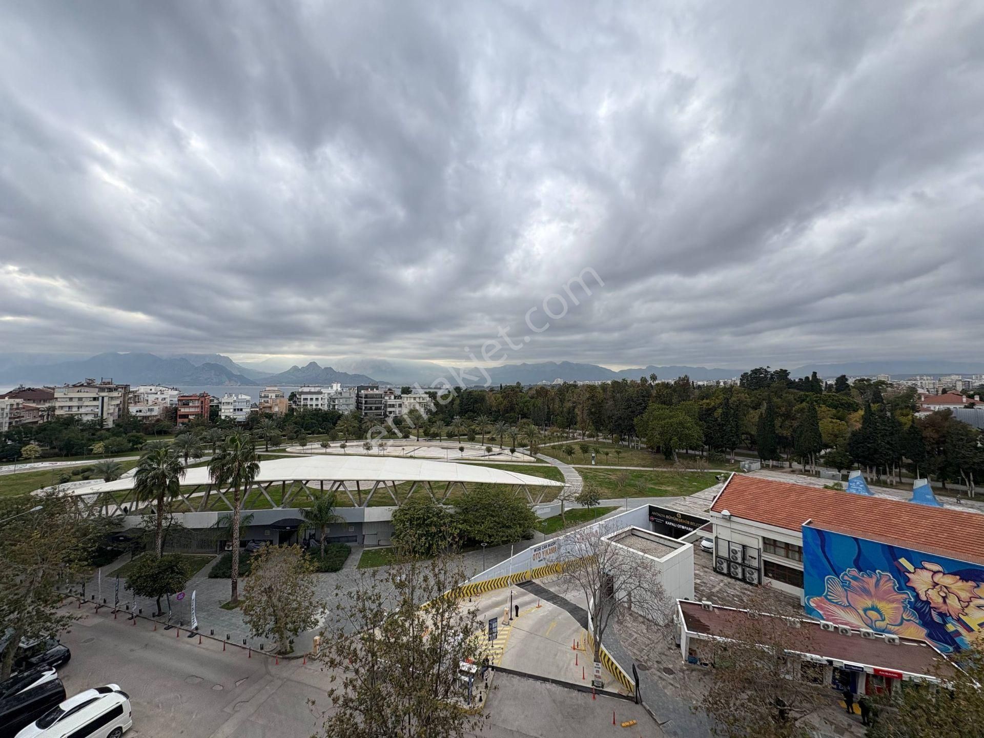 Işıklar Caddesi’nde 3+1 Geniş Daire | Tapu Masrafı Muaf | Denize & Kaleiçi’ne Yakın - Görsel 2