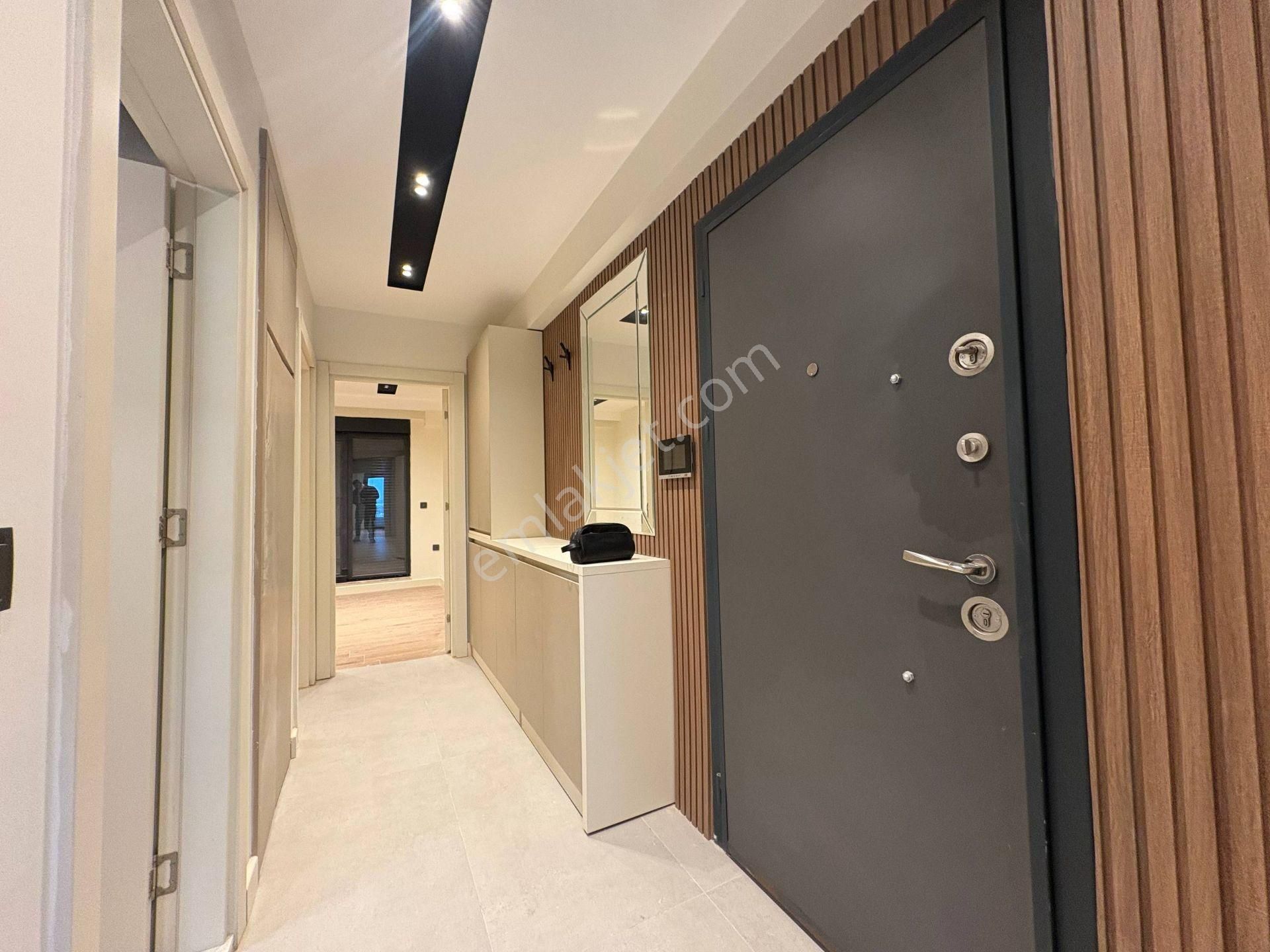 Işıklar Caddesi’nde 3+1 Geniş Daire | Tapu Masrafı Muaf | Denize & Kaleiçi’ne Yakın - Görsel 3