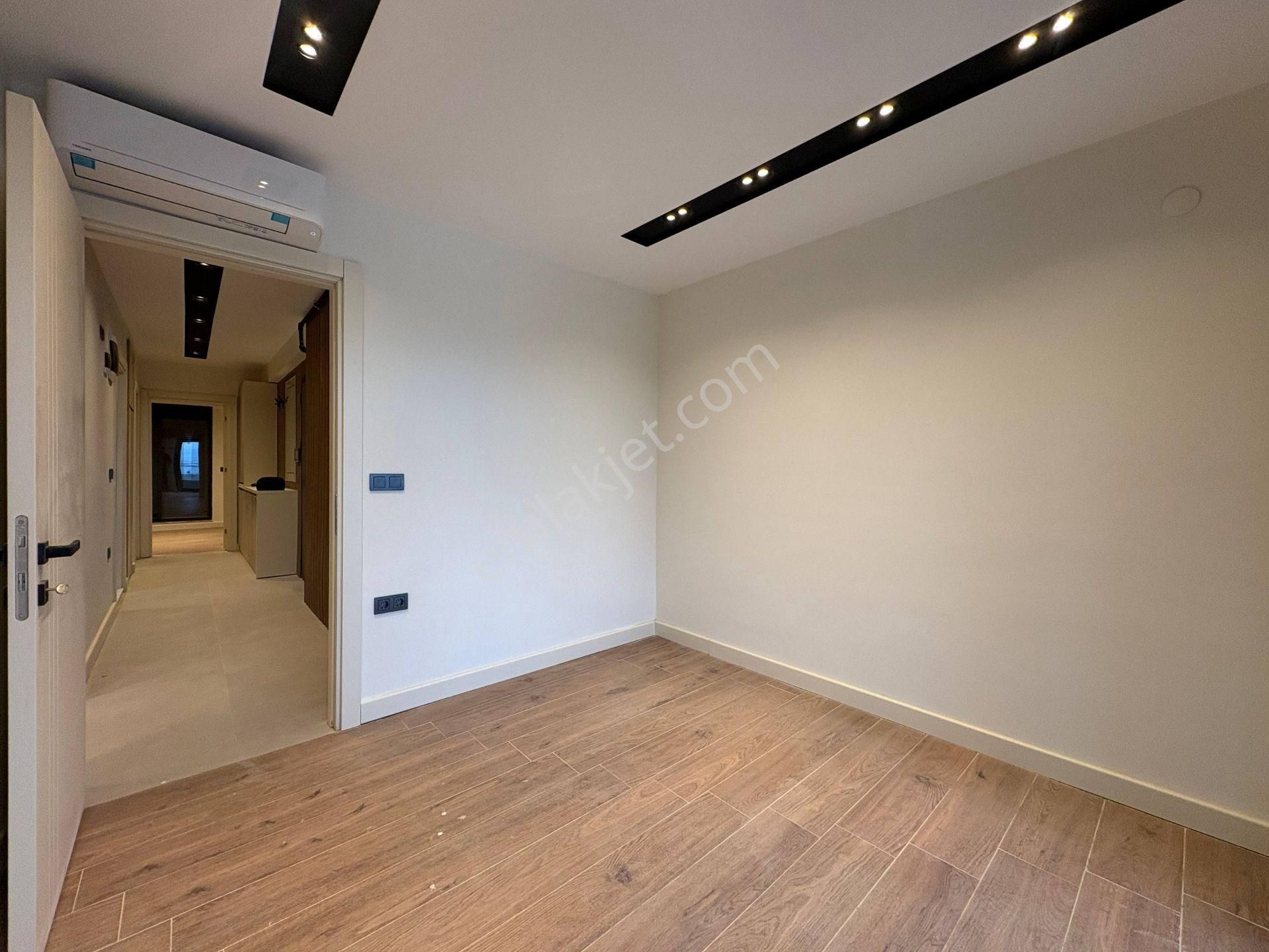 Işıklar Caddesi’nde 3+1 Geniş Daire | Tapu Masrafı Muaf | Denize & Kaleiçi’ne Yakın - Görsel 19