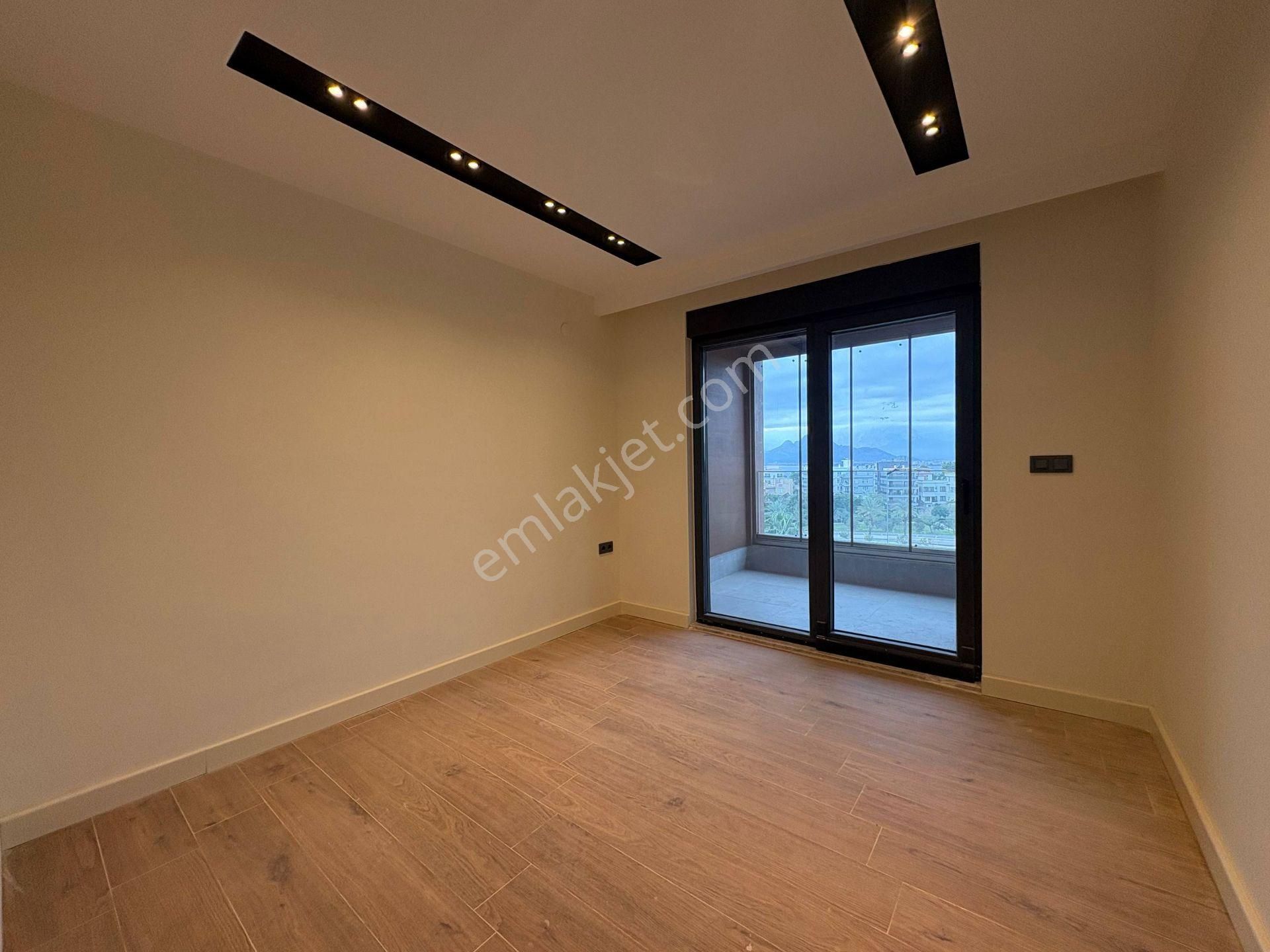 Işıklar Caddesi’nde 3+1 Geniş Daire | Tapu Masrafı Muaf | Denize & Kaleiçi’ne Yakın - Görsel 17