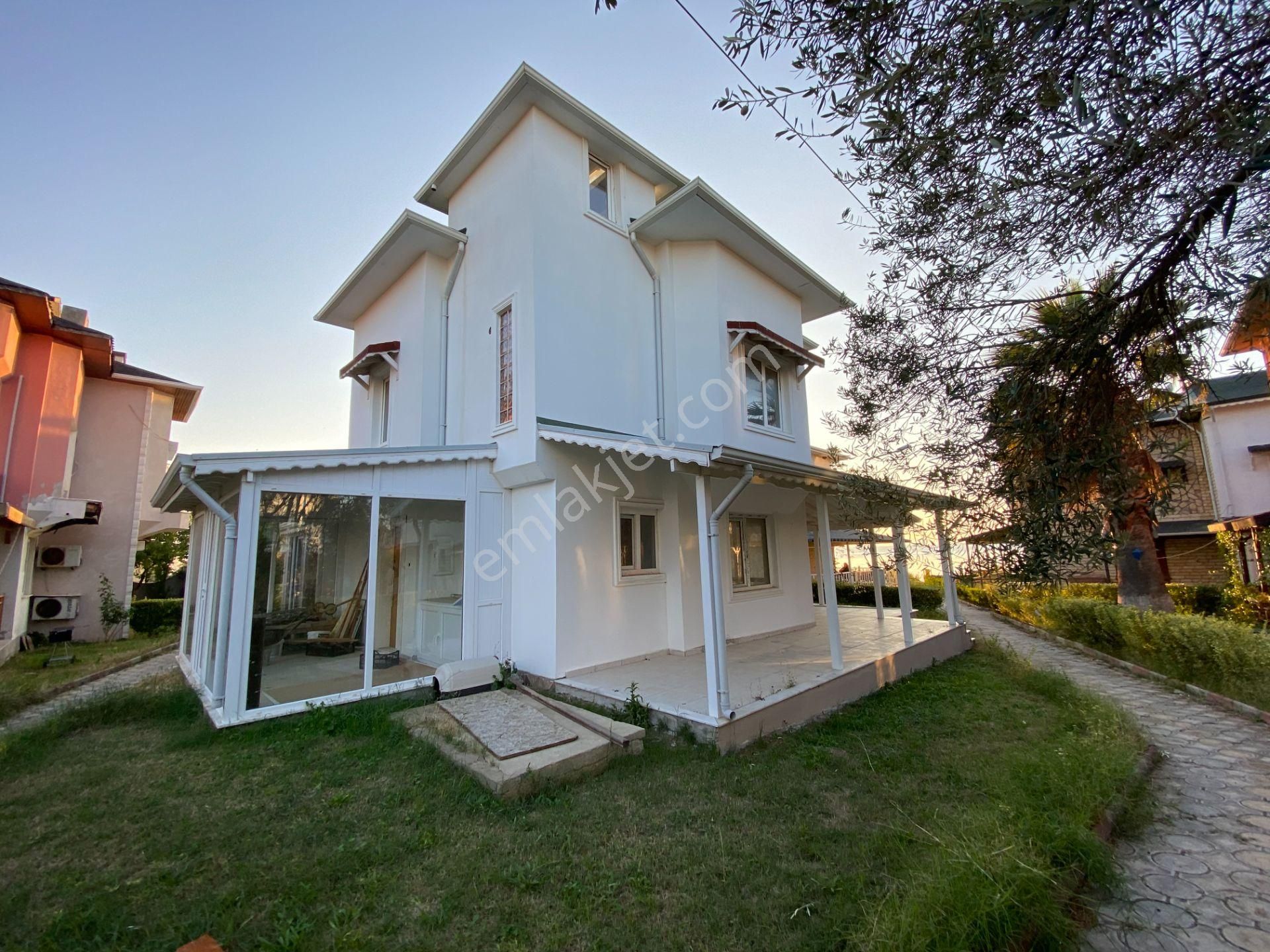 Balıkesir Ayvalık Sarımsaklı Da Satılık Villa.denize Yakın