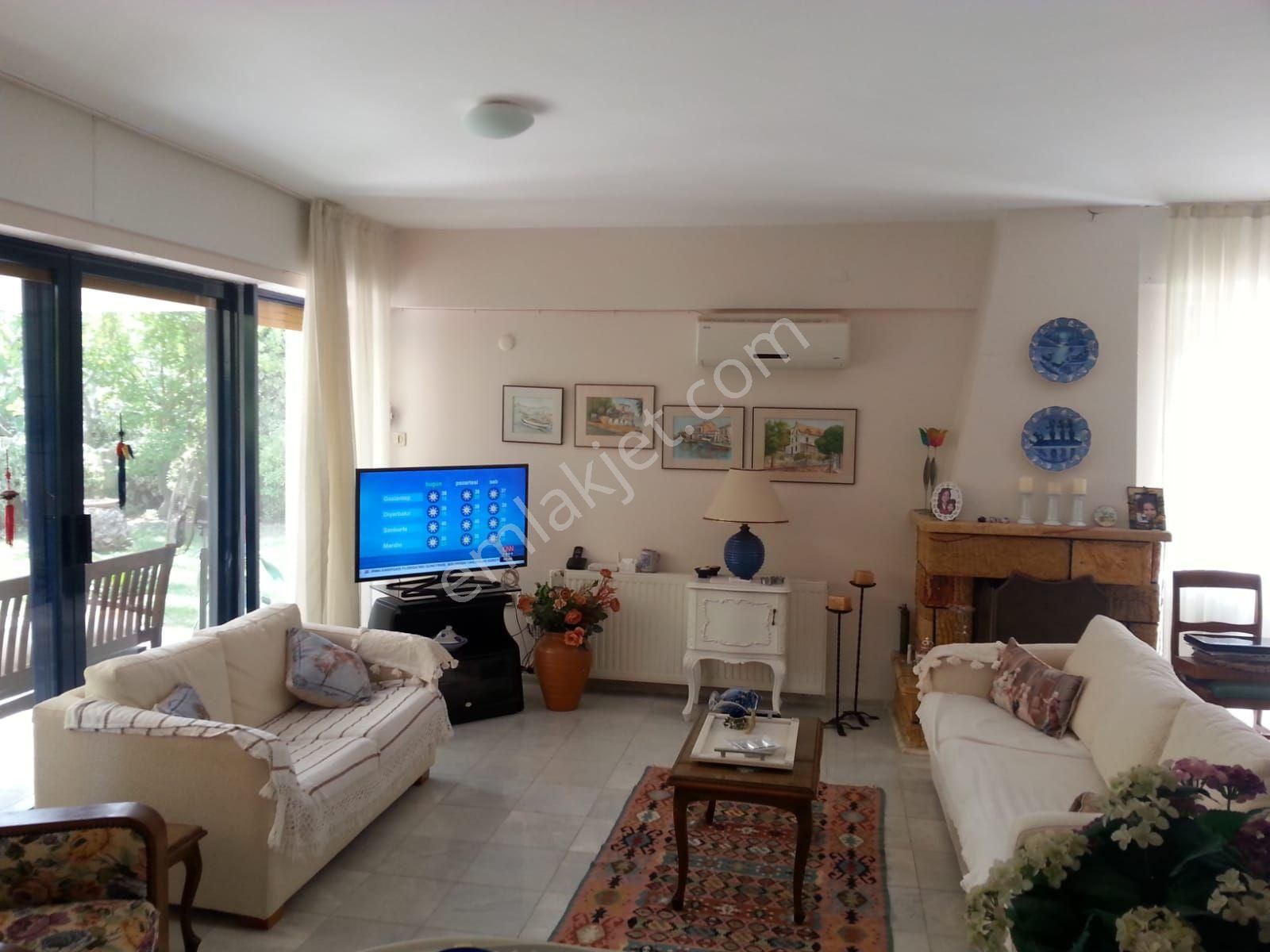 Ayvalık Sarımsaklı Da Satılık Villa.denize 80 Metre Mesafededir