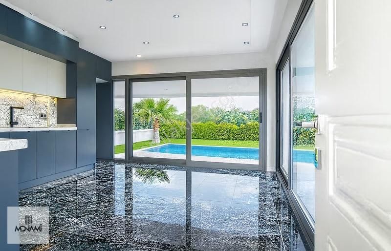 Urlada Sıfır 406m2 Arsada Müstakil Havuzlu 3+1 Kiralık Villa - Görsel 8